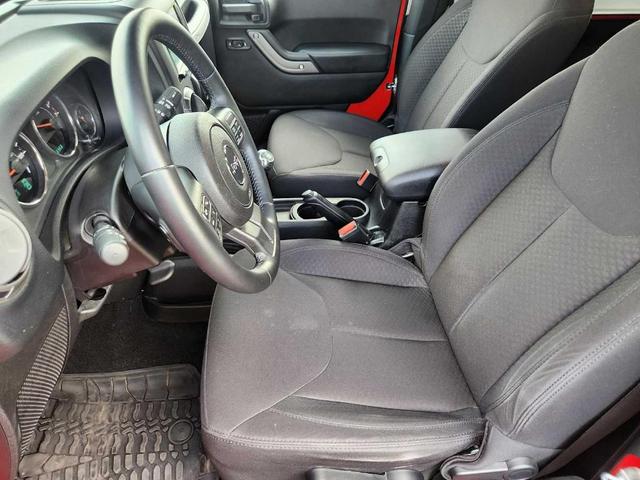 Photo of 2014 Flame Red Clearcoat Jeep Wrangler