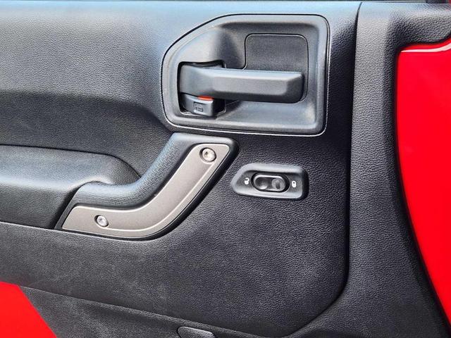 Photo of 2014 Flame Red Clearcoat Jeep Wrangler
