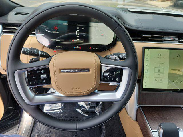 Photo of 2025 British Racing Green SV Bespoke Ultra Met Gloss Land Rover Range Rover