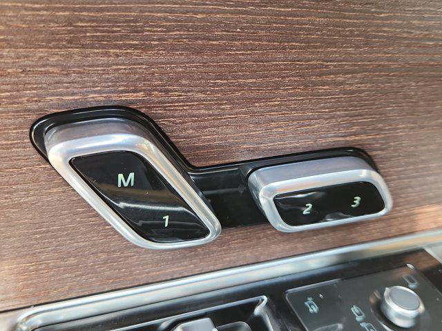 Photo of 2025 British Racing Green SV Bespoke Ultra Met Gloss Land Rover Range Rover