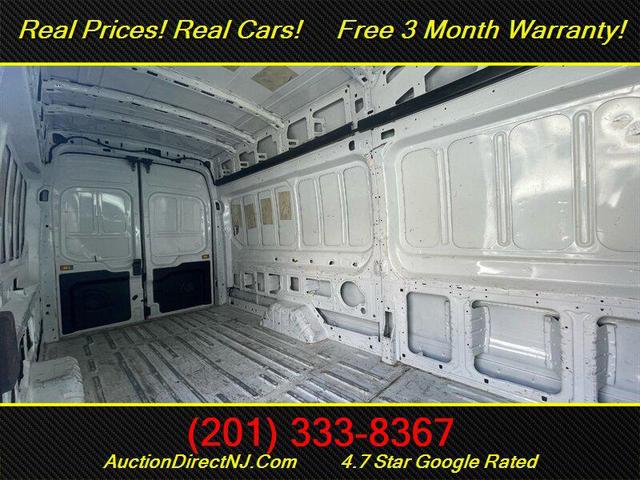 Photo of 2022 White Ford Transit-350