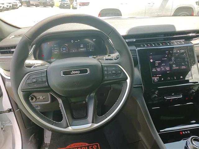 Photo of 2025 Bright White Clearcoat Jeep Grand Cherokee