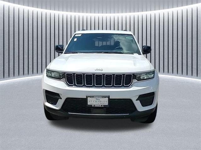 Photo of 2025 Bright White Clearcoat Jeep Grand Cherokee