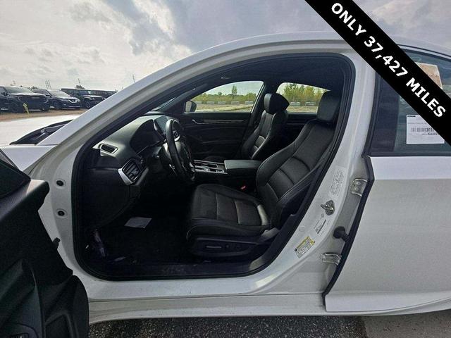 Photo of 2019 Platinum White Pearl Honda Accord