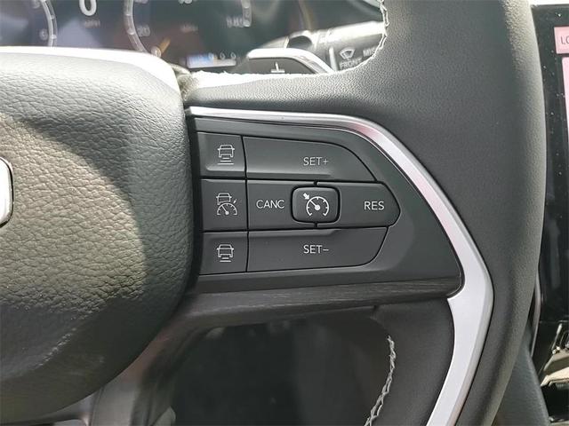 Photo of 2025 Baltic Gray Metallic Clearcoat Jeep Grand Cherokee L