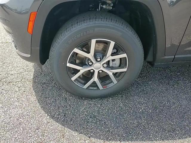 Photo of 2025 Baltic Gray Metallic Clearcoat Jeep Grand Cherokee L