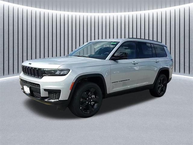 Photo of 2025 Silver Zynith Jeep Grand Cherokee L