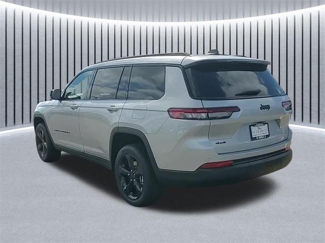 Photo of 2025 Silver Zynith Jeep Grand Cherokee L