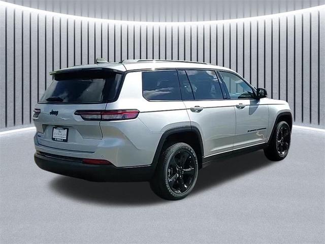 Photo of 2025 Silver Zynith Jeep Grand Cherokee L