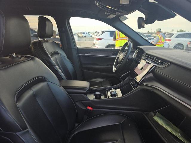 Photo of 2024 Silver Zynith Jeep Grand Cherokee 4xe