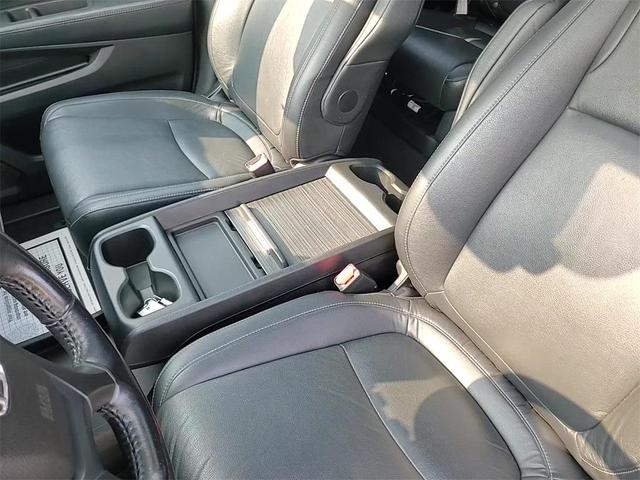 Photo of 2022 Crystal Black Pearl Honda Odyssey