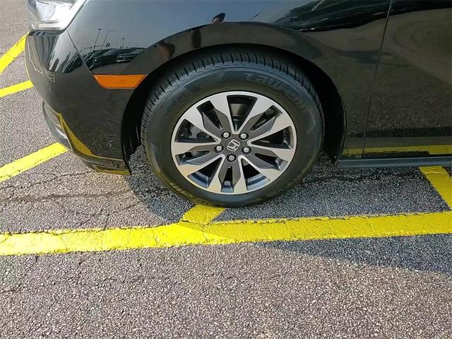 Photo of 2022 Crystal Black Pearl Honda Odyssey