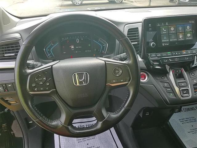 Photo of 2022 Crystal Black Pearl Honda Odyssey
