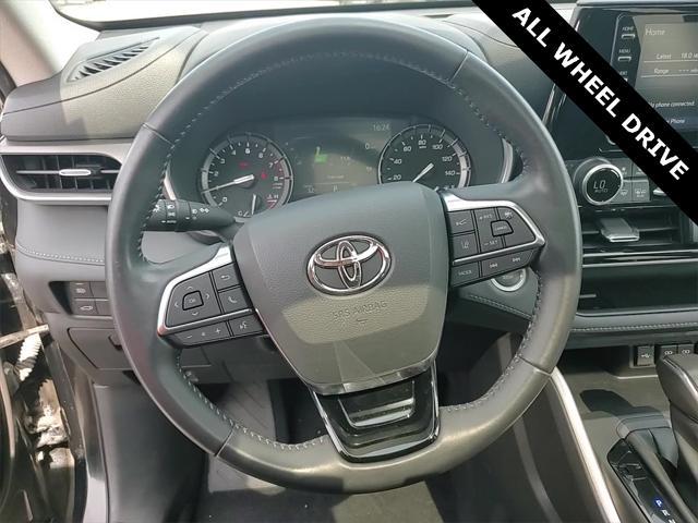 Photo of 2020 Midnight Black Toyota Highlander