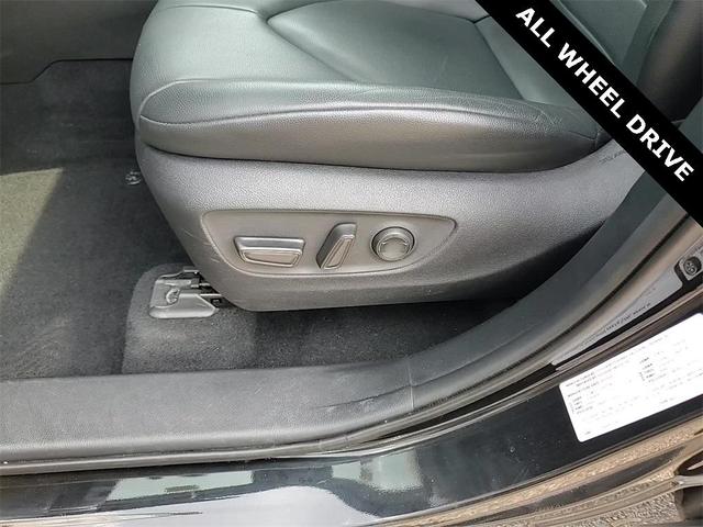 Photo of 2020 Midnight Black Toyota Highlander