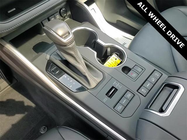 Photo of 2020 Midnight Black Toyota Highlander