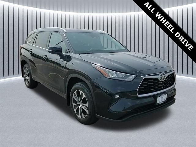 Photo of 2020 Midnight Black Toyota Highlander