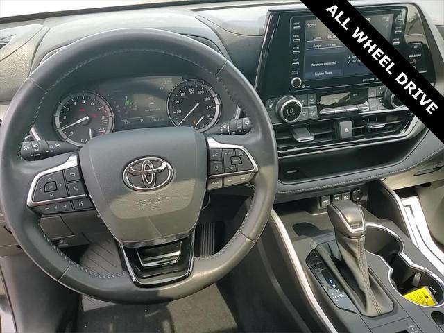 Photo of 2020 Midnight Black Toyota Highlander