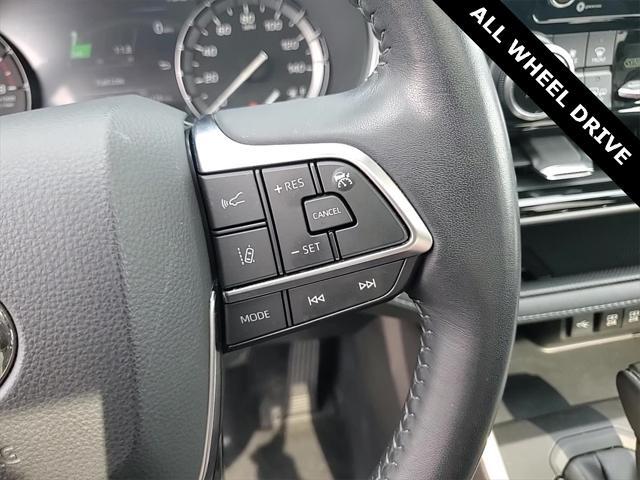 Photo of 2020 Midnight Black Toyota Highlander