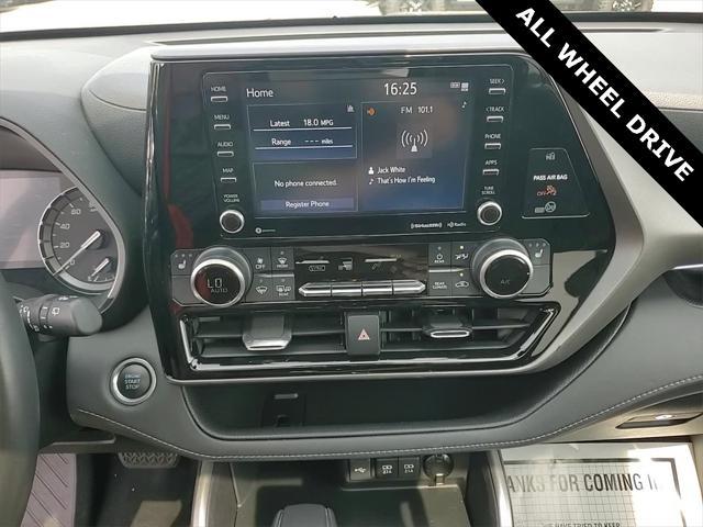 Photo of 2020 Midnight Black Toyota Highlander