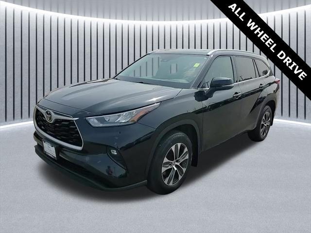 Photo of 2020 Midnight Black Toyota Highlander