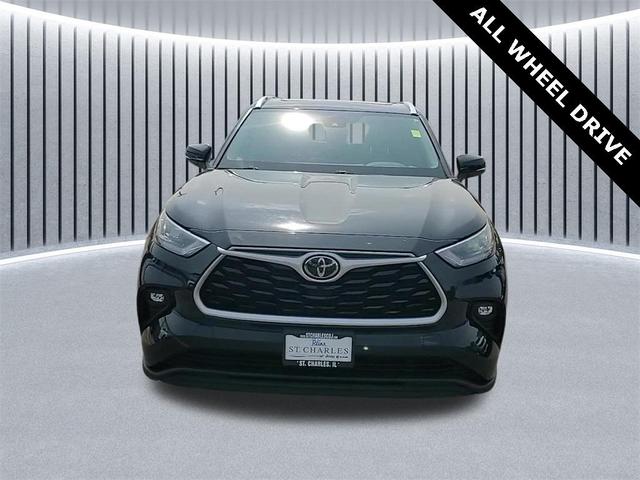 Photo of 2020 Midnight Black Toyota Highlander