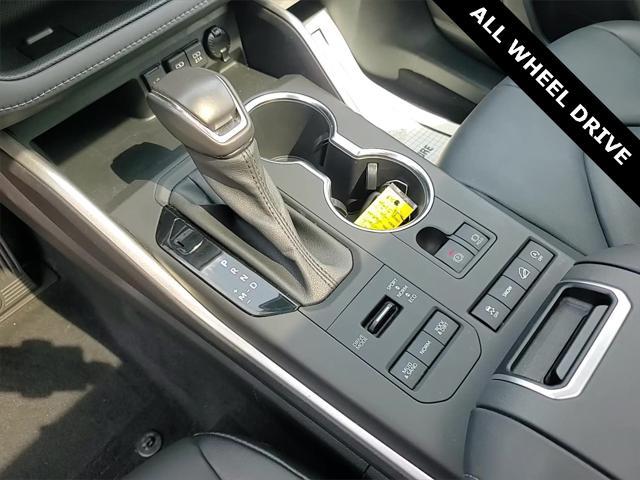 Photo of 2020 Midnight Black Toyota Highlander