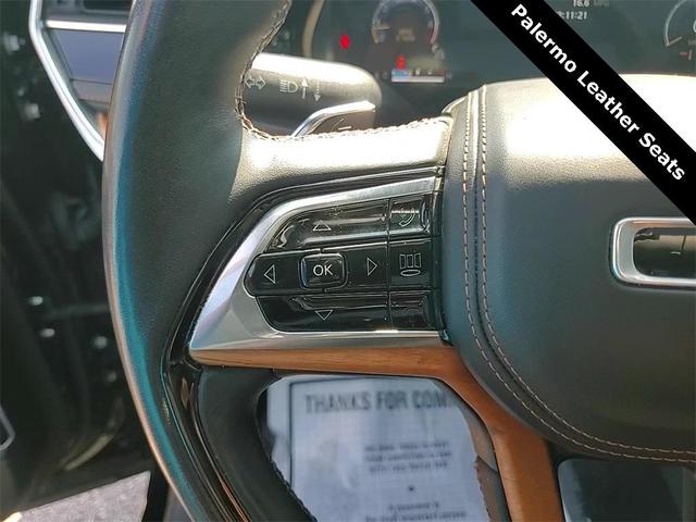 Photo of 2022 Diamond Black Crystal Pearlcoat Jeep Grand Cherokee L