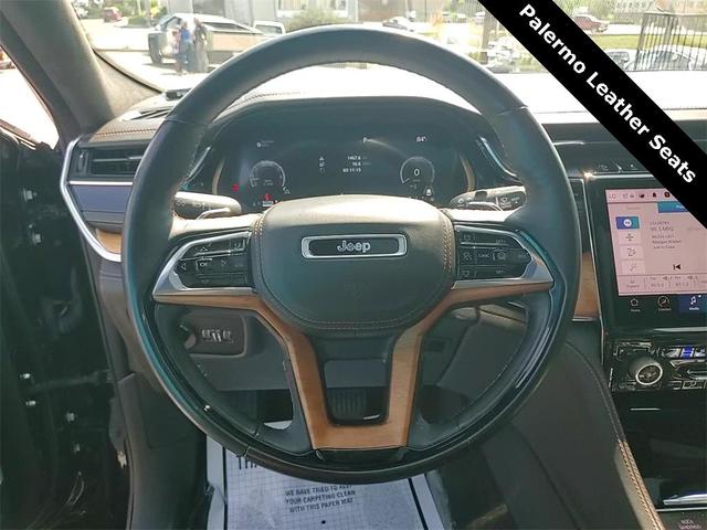 Photo of 2022 Diamond Black Crystal Pearlcoat Jeep Grand Cherokee L