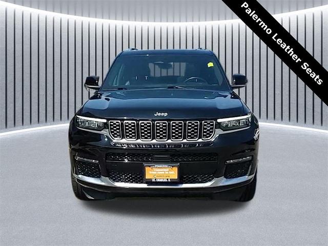 Photo of 2022 Diamond Black Crystal Pearlcoat Jeep Grand Cherokee L