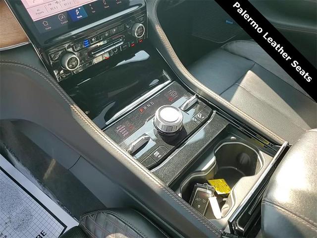 Photo of 2022 Diamond Black Crystal Pearlcoat Jeep Grand Cherokee L