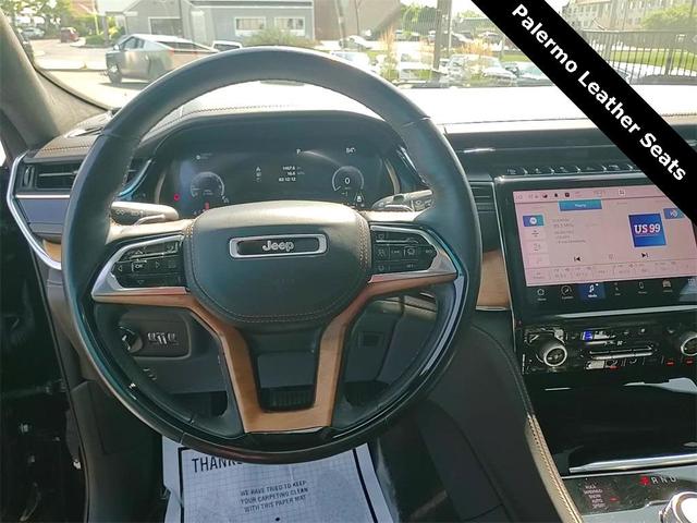 Photo of 2022 Diamond Black Crystal Pearlcoat Jeep Grand Cherokee L