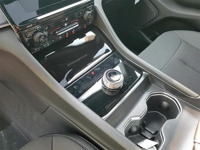 Photo of 2025 Diamond Black Crystal Pearlcoat Jeep Grand Cherokee