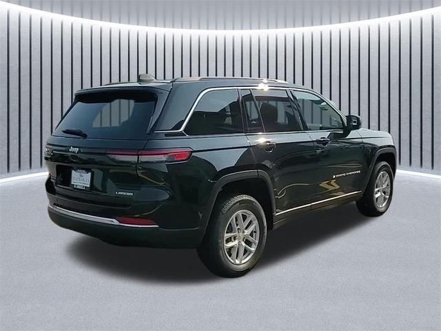 Photo of 2025 Diamond Black Crystal Pearlcoat Jeep Grand Cherokee