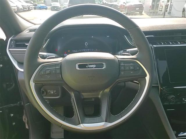 Photo of 2025 Diamond Black Crystal Pearlcoat Jeep Grand Cherokee
