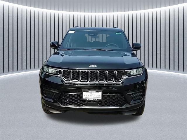 Photo of 2025 Diamond Black Crystal Pearlcoat Jeep Grand Cherokee