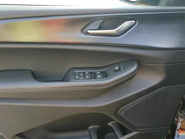 Photo of 2025 Diamond Black Crystal Pearlcoat Jeep Grand Cherokee