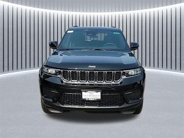 Photo of 2025 Diamond Black Crystal Pearlcoat Jeep Grand Cherokee