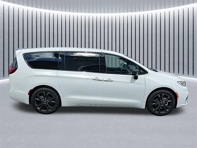 Photo of 2026 Pw7 Chrysler Pacifica