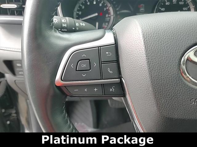 Photo of 2021 Midnight Black Metallic Toyota Highlander