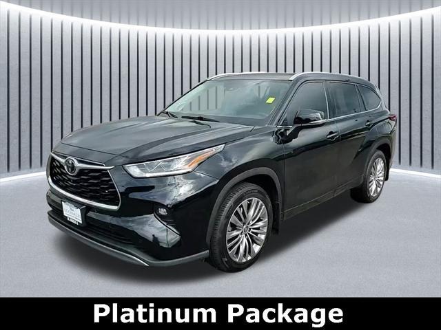 Photo of 2021 Midnight Black Metallic Toyota Highlander