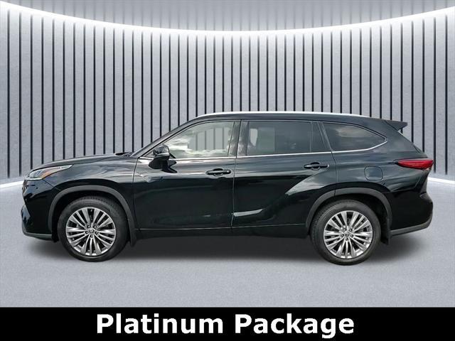 Photo of 2021 Midnight Black Metallic Toyota Highlander