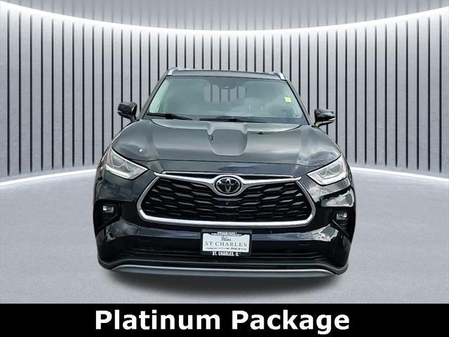 Photo of 2021 Midnight Black Metallic Toyota Highlander