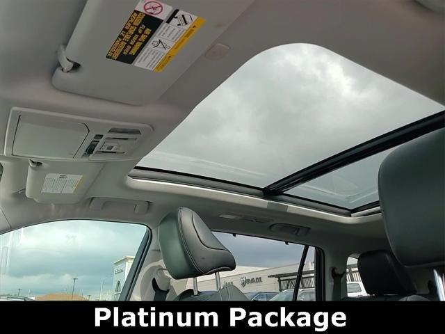 Photo of 2021 Midnight Black Metallic Toyota Highlander