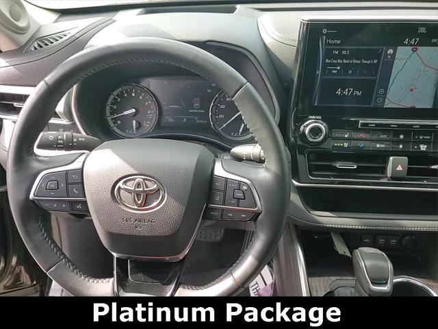 Photo of 2021 Midnight Black Metallic Toyota Highlander