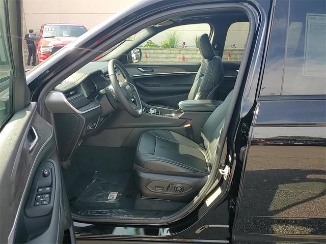 Photo of 2025 Diamond Jeep Grand Cherokee