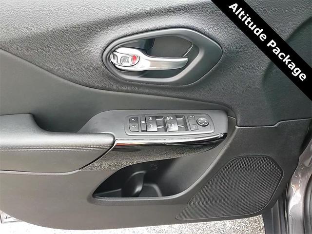 Photo of 2021 Granite Crystal Metallic Clearcoat Jeep Cherokee
