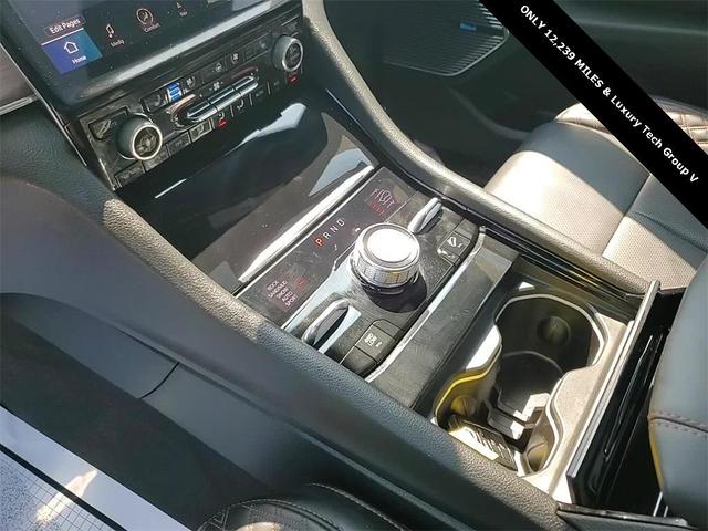 Photo of 2022 Diamond Black Crystal Pearlcoat Jeep Grand Cherokee 4xe