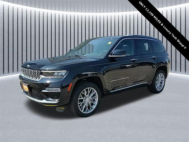 Photo of 2022 Diamond Black Crystal Pearlcoat Jeep Grand Cherokee 4xe