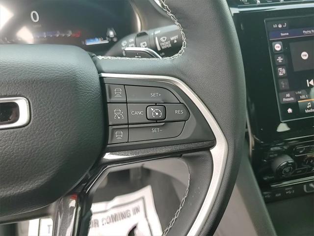 Photo of 2022 Bright White Clearcoat Jeep Grand Cherokee